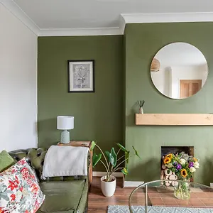 With Free Parking, 10 Min Walk To Bar Walls York