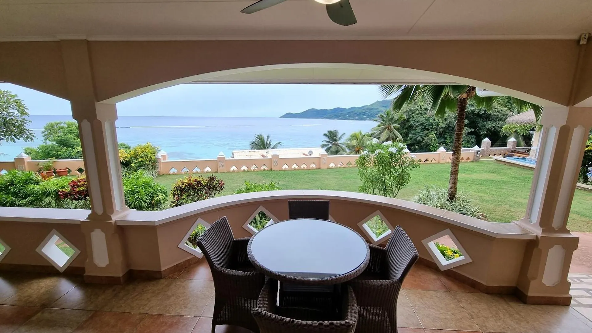 Au Fond De Mer View Anse Royale Apartman