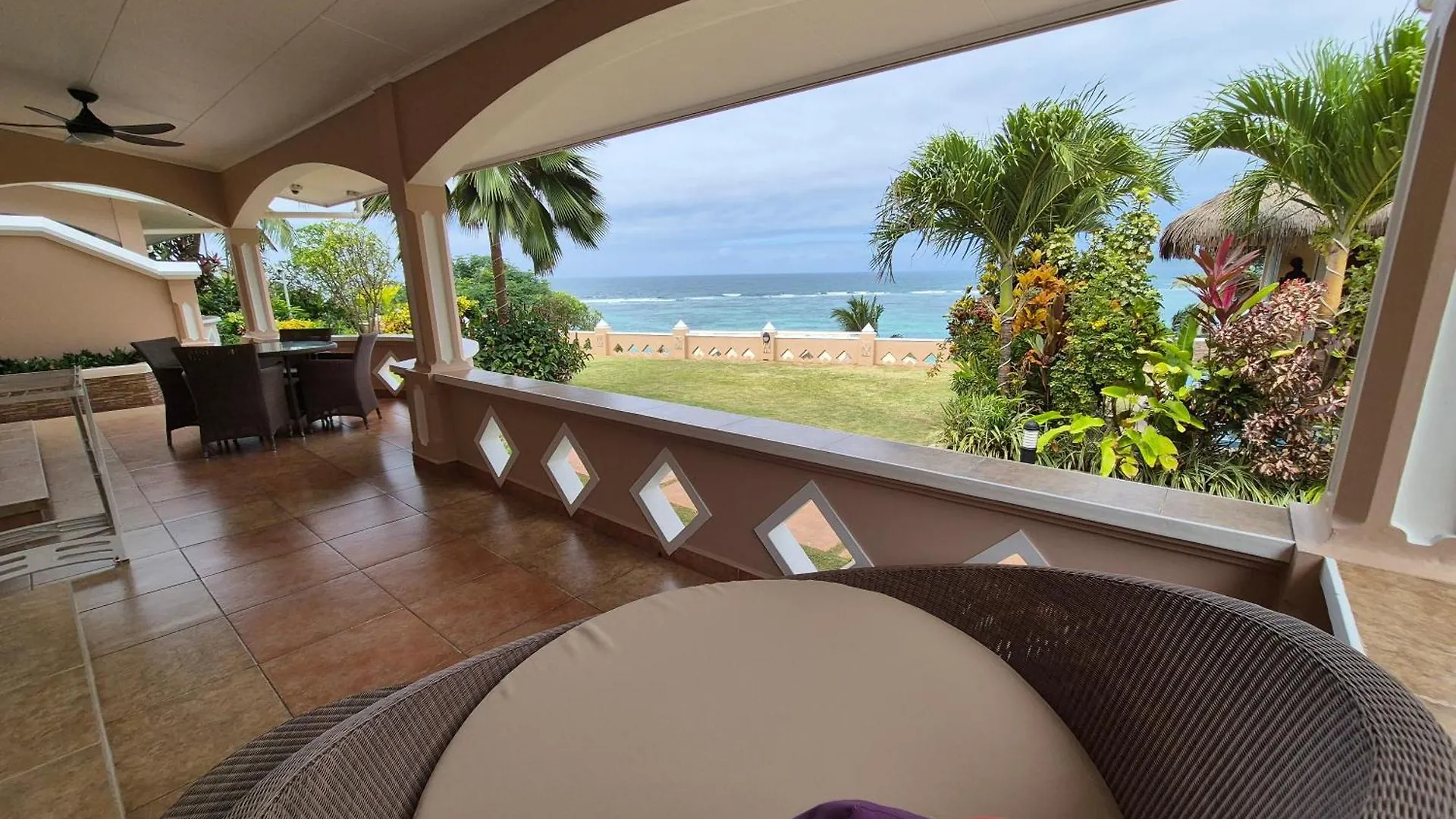 Au Fond De Mer View Anse Royale